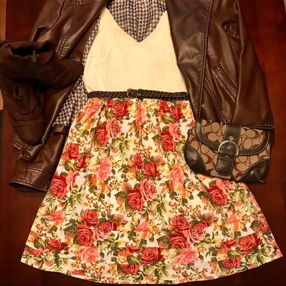 Beautiful Lace & Floral Dress - Picture 2 of 5